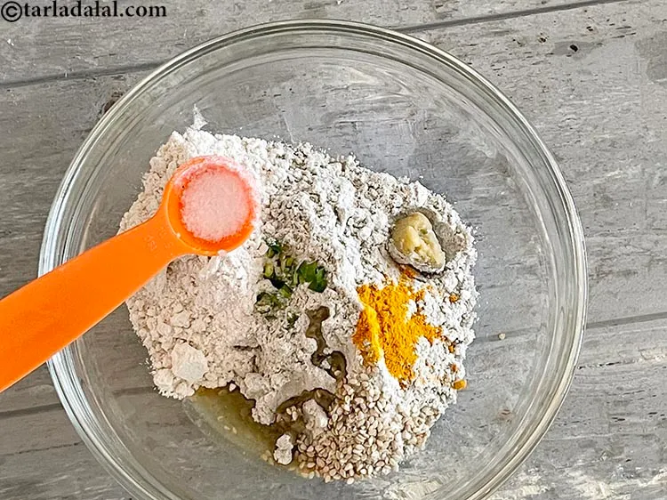 स्टेप 9 – स्वादानुसार नमक डालें।