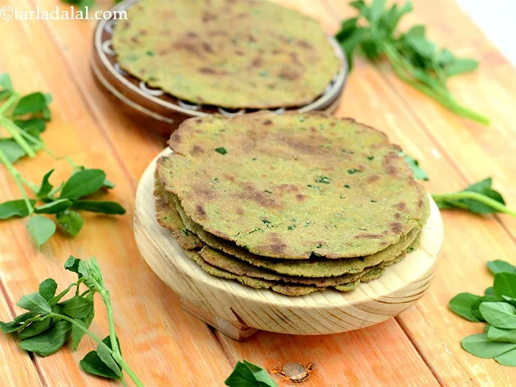 Step 20 – Repeat steps 2 to 7 to make the remaining 4 <strong>bajra methi khakhras</strong>.