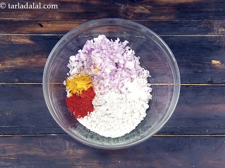 Step 5 – Add 1 tsp&nbsp;<a href="https://www.tarladalal.com/glossary-chilli-powder-red-chilli-powder-339i">chilli powder</a>.&nbsp;