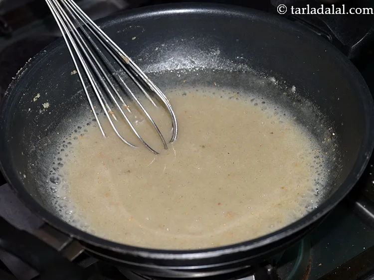 स्टेप 10 – अच्छी तरह से मिलाएं और <strong>पारंपरिक बाजरे की राब </strong>को …