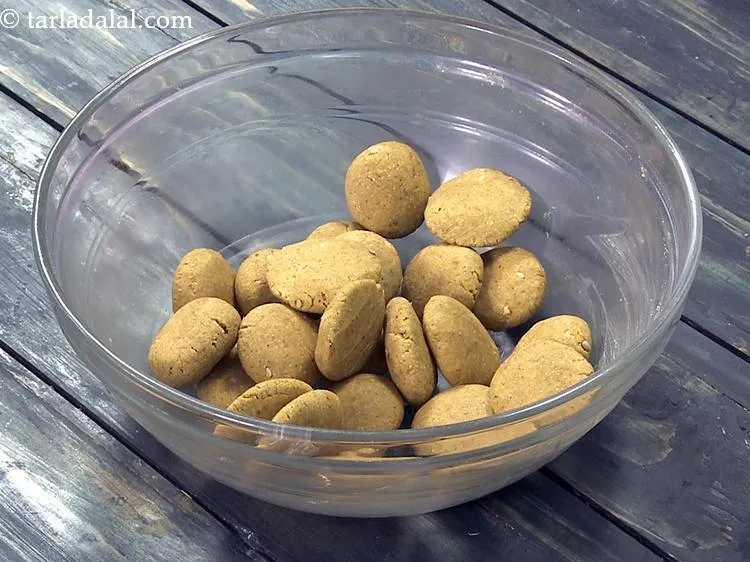 स्टेप 16 – आटे को २४ समान भागों में विभाजित करें।