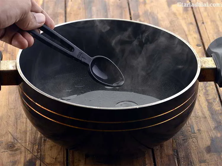 Step 3 – Add 1 tsp of oil so that the noodles do not stick to each other.