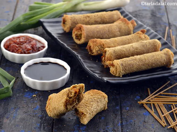 Step 33 – Serve the <strong>Baked Bread Rolls</strong> immediately with schezuan sauce or tomato ketchup.