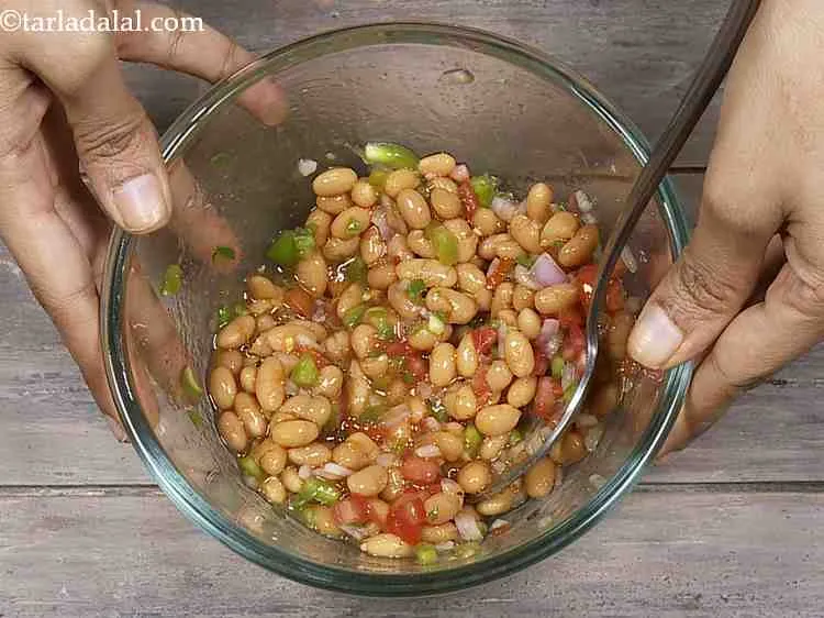 Step 8 – Divide the bean filling into 8 equal portions. Keep aside.