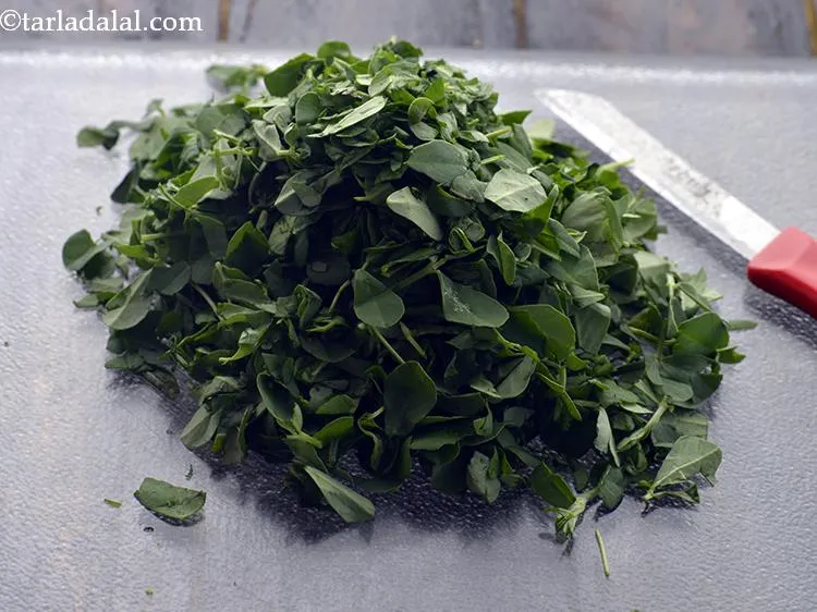 Step 4 – Further, chop the leaves.&nbsp;