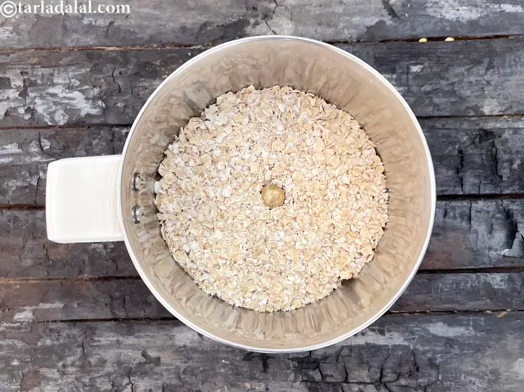 Step 3 – <meta charset="UTF-8" /> To get &frac12; cup of oats flour, put&nbsp;&frac12; cup of quick cooking …