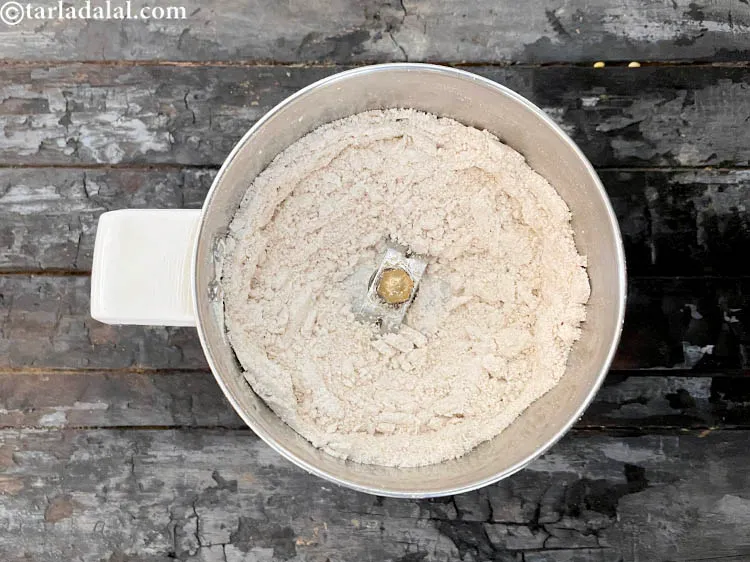 Step 4 – Blend to a smooth powder.