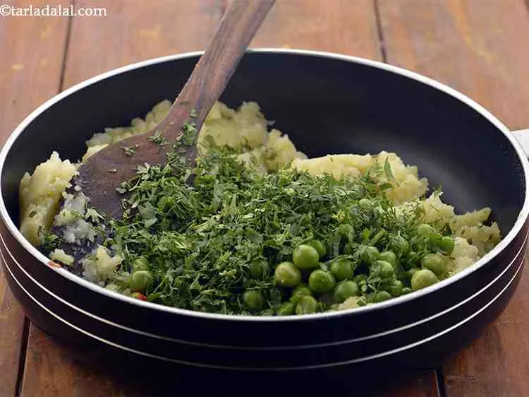 Step 20 – Add the coriander to the&nbsp;<strong>Baked Samosa filling</strong>.