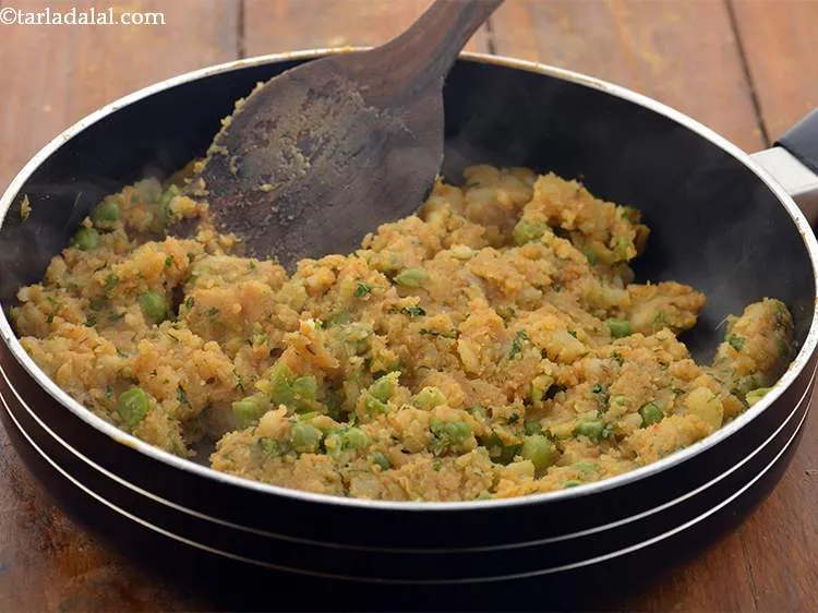Step 22 – Mix well and saut&eacute; the&nbsp;<strong>Baked Samosa filling</strong>&nbsp;for another 2 minutes. Cool completely.