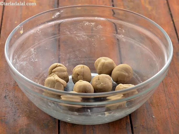 Step 9 – For the covering of&nbsp;<b><span style="font-size: 12pt; font-family: Cambria;">baked samosa | Punjabi baked samosa | Veg …