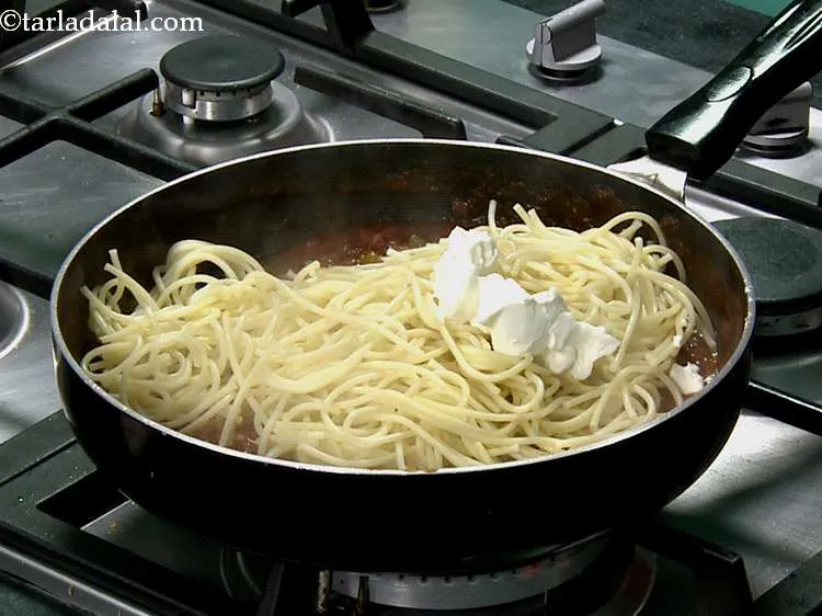 Step 20 – Add the fresh cream. It provides a rich and lustrous texture to the pasta sauce.