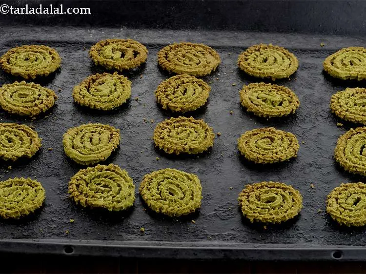 Step 13 – Bake all the <strong>baked palak jowar murukku recipe | Indian baked jowar chakli | jowar …