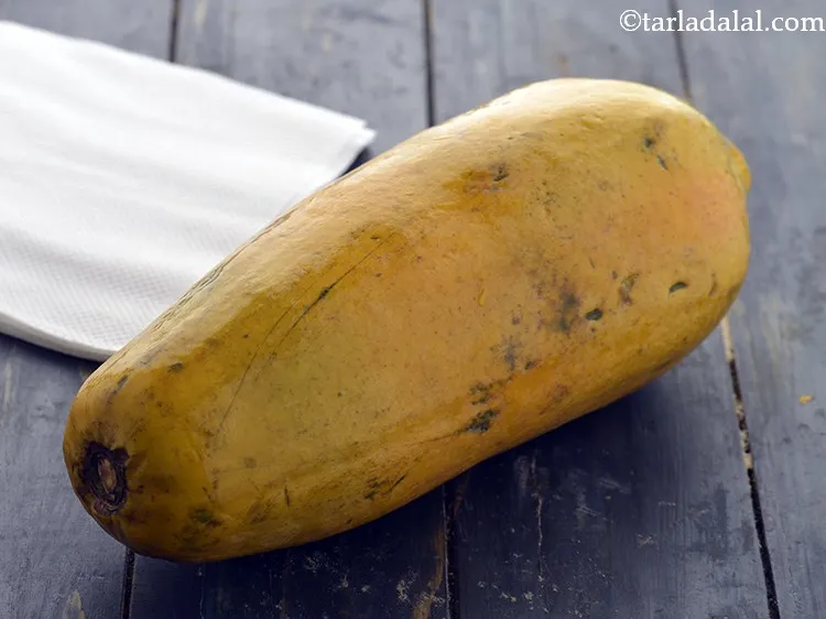 Step 6 – Wash the papaya very well to ensure its free of dirt.&nbsp;