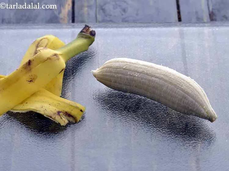 Step 3 – Peel the banana with hands and discard it.&nbsp;