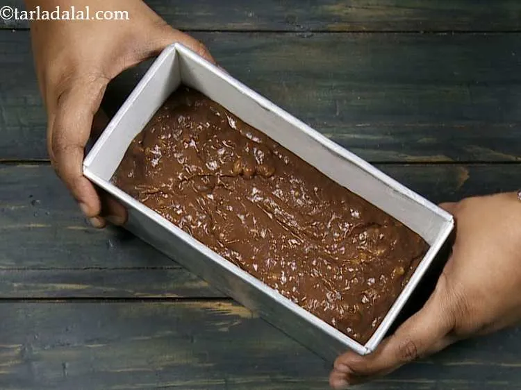 Step 19 – Pat the tin lightly so that the batter spreads evenly.