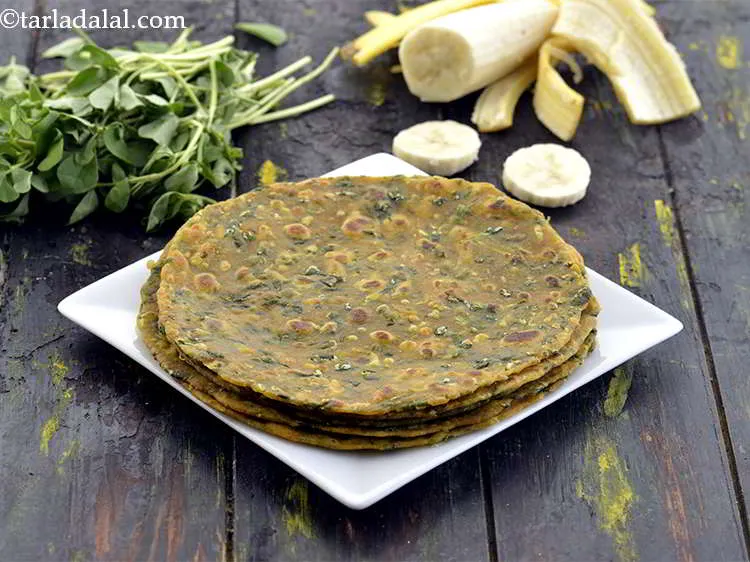 स्टेप 22 – <strong>केला मेथी थेपला</strong> को | <strong>गुजराती थेपला | बनाना मेथी …