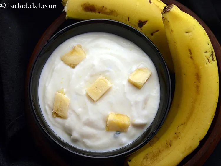 Step 13 – Serve&nbsp;<strong>banana raita | kele ka raita |</strong>&nbsp;immediately.&nbsp;