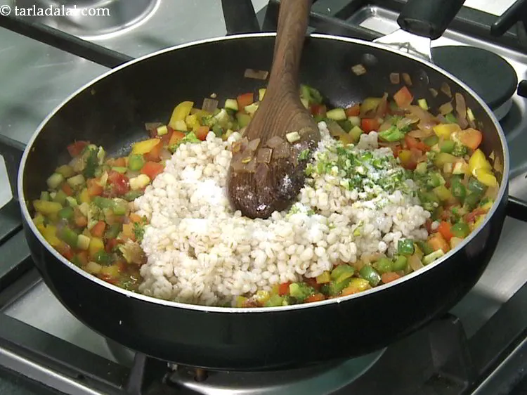 स्टेप 23 – नमक डालें।