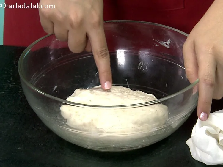 स्टेप 41 – एक घंटे के बाद आटा बढ़ जाएगा और वो कुछ …