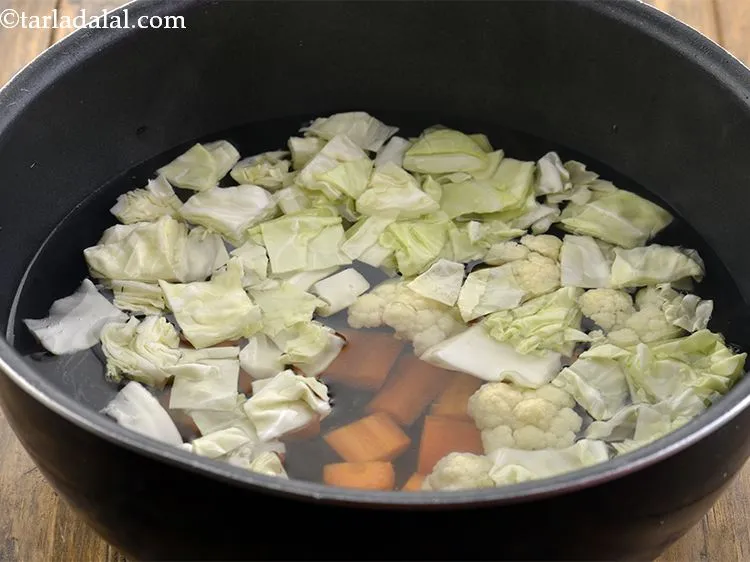 Step 8 – Add the cabbage to the&nbsp;<strong>Clear Vegetable Stock</strong>.