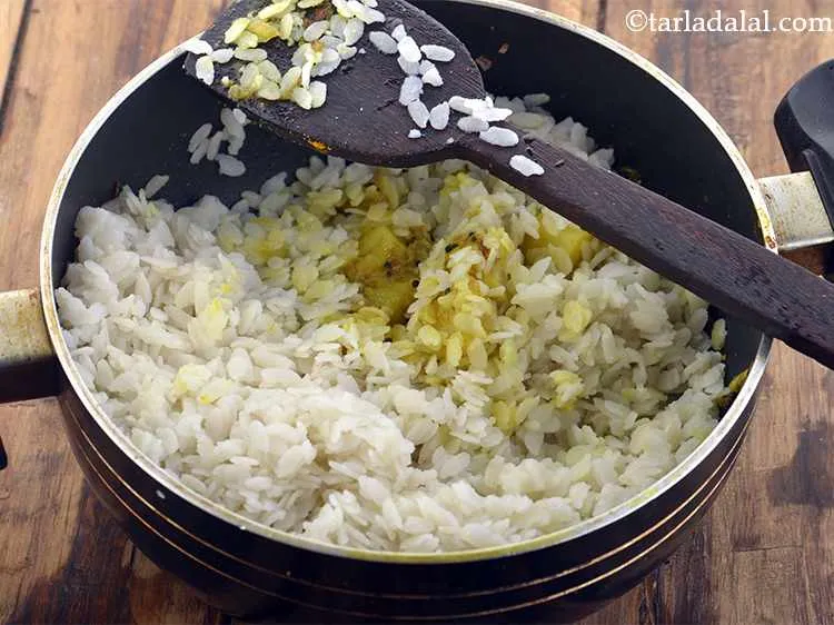 Step 10 – Add the washed and drained beaten rice to the sauteed kanda batata.