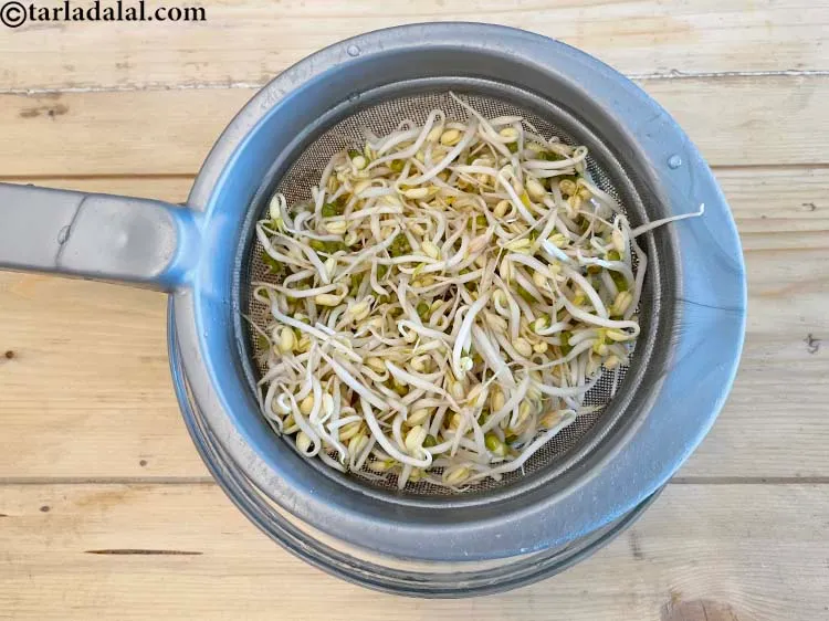 Step 5 – Drain the bean sprouts.