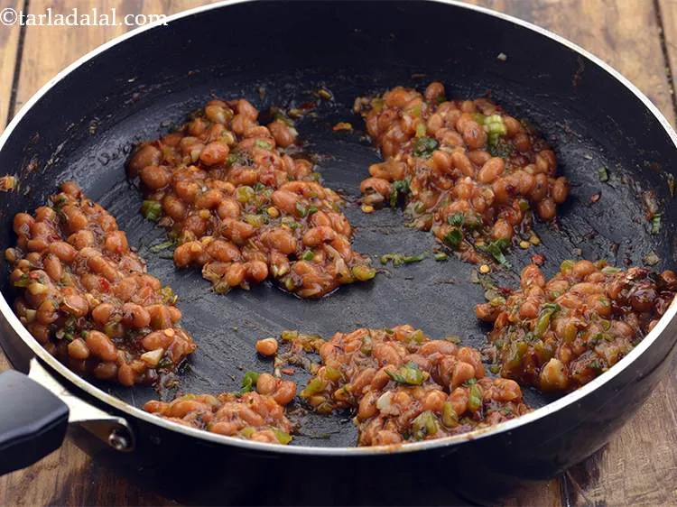 Step 16 – Divide the baked beans mixture into 6 portions and keep aside.