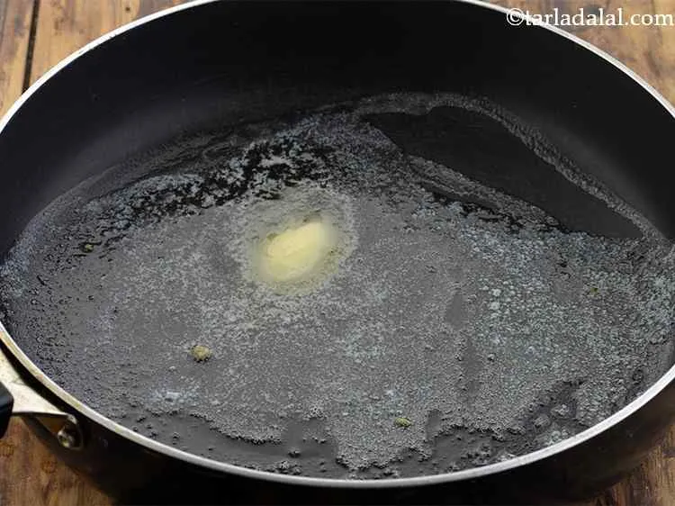 Step 2 – For the topping of&nbsp;<strong>beans on toast recipe | Indian style baked beans on toast |&nbsp;</strong>heat …