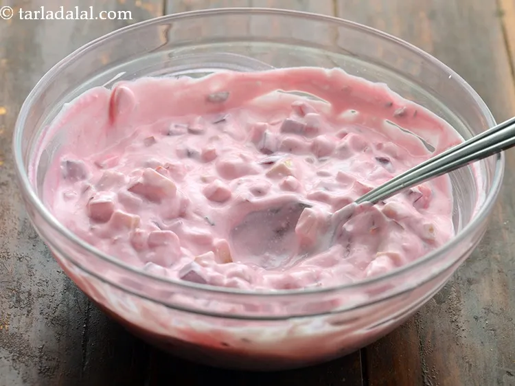 स्टेप 16 – एक चम्मच का उपयोग करके अच्छी तरह मिलाएं। हेल्दी चुकंदर, …