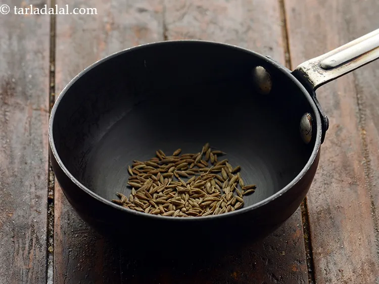 स्टेप 13 – एक छोटे नॉन-स्टिक पैन को मध्यम आंच पर गरम करें …