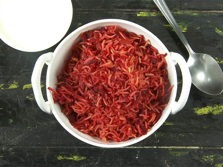 स्टेप 18 – यदि आप दोपहर के भोजन के लिए <strong>बीटरूट चावल (चुकंदर …