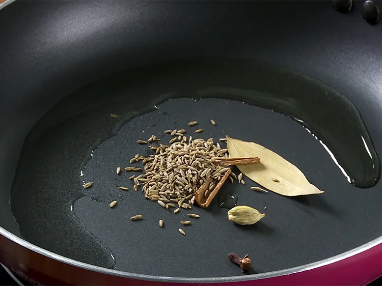 स्टेप 4 – जीरा डालें।