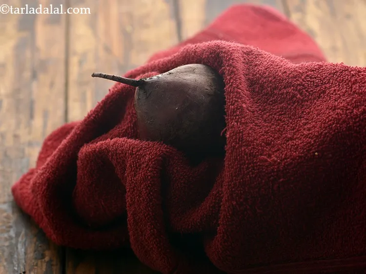 स्टेप 13 – इसे साफ किचन टॉवल से पोंछ लें।