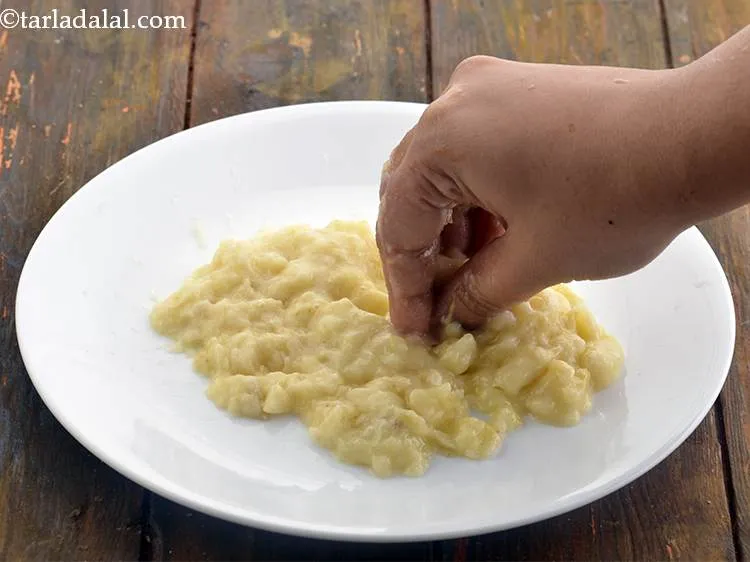 Step 6 – Mash the banana well with the help of your hands.