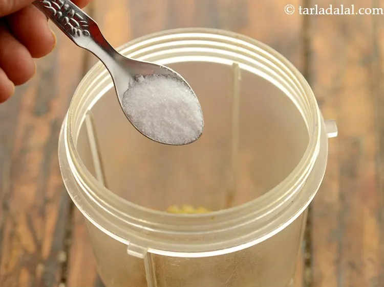 स्टेप 7 – नमक डालें।