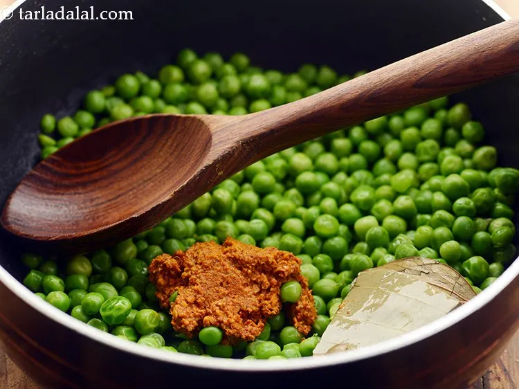 स्टेप 14 – तैयार पेस्ट डालें।