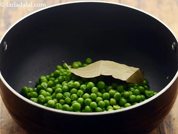 स्टेप 12 – तेजपत्ता डालें।