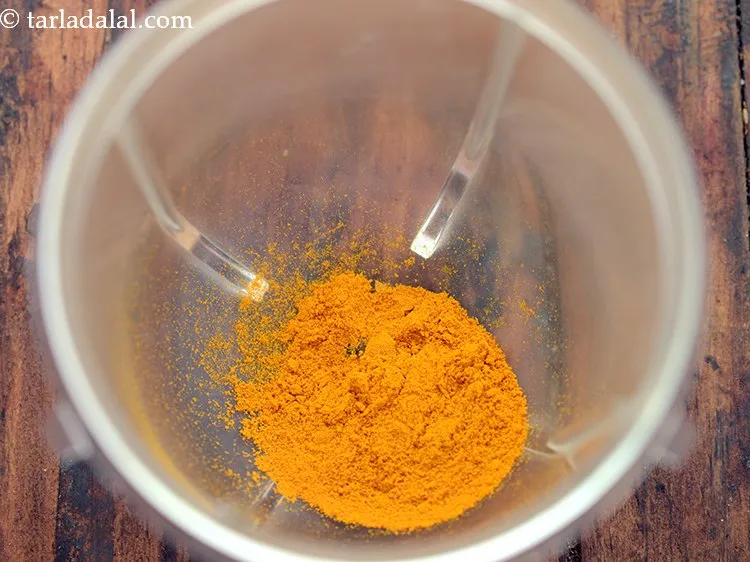 स्टेप 1 – <strong>बंगाली मटर दाल</strong> के लिए पीसकर पेस्ट बनाने के लिए …