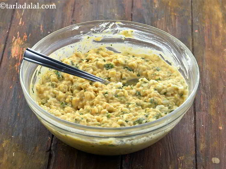 स्टेप 23 – लगभग का उपयोग करना। ३/४ कप पानी, चावल पैनकेक बैटर …