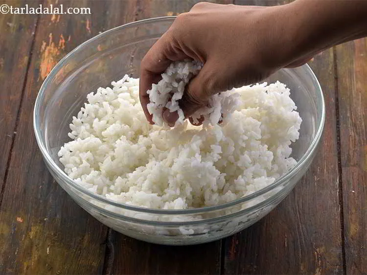 स्टेप 20 – अपनी उंगलियों या एक चम्मच / कांटा के पीछे का …