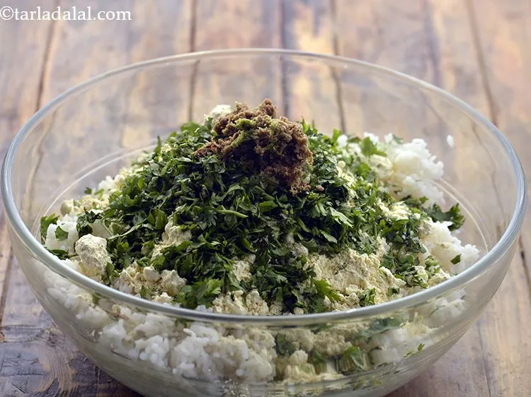 Step 5 – Add ginger-green chilli paste. Add more or less as per the quantity you prefer.