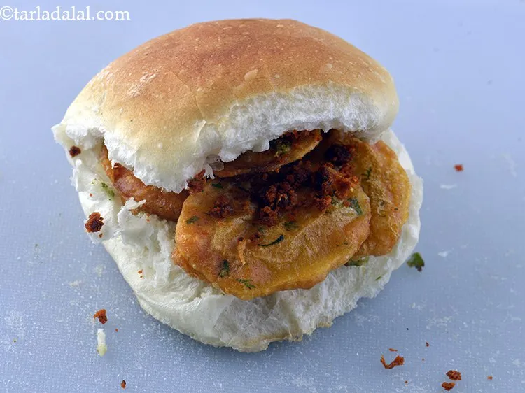 Step 27 – Cover the bhajis with the upper half of the pav.