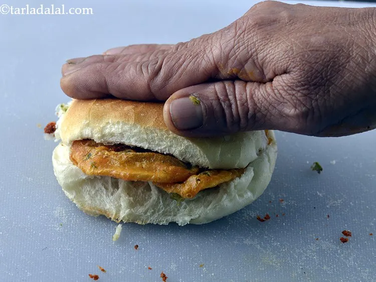 Step 28 – To make the&nbsp;<strong>bhajiya pav | mumbai roadside bhajiya pav | maharastrian bhajiya pav</strong>, slit a …