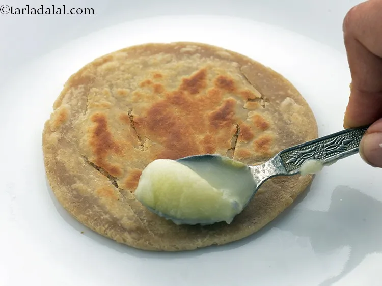 Step 17 – Remove it in a plate and smear desi ghee on the<strong> Gujarati Bhakri</strong>. Traditional Gujarati …