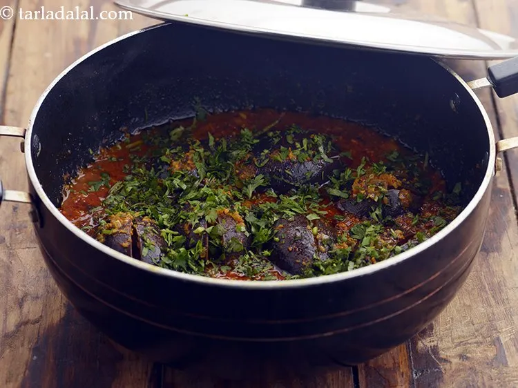 Step 29 – Garnish <strong>bharli vangi</strong> with coriander.
