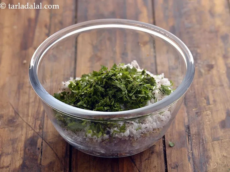 Step 5 – For a fresh hint, toss in some finely chopped coriander.