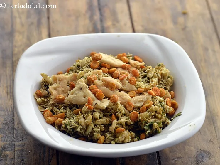 स्टेप 17 – थोड़ी सी मसाला दाल डालें।