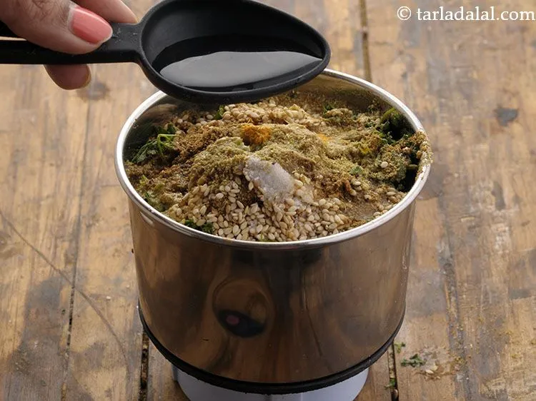 स्टेप 12 – लगभग २ टेबल-स्पून पानी डालें।