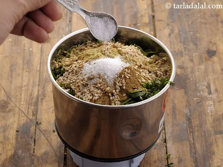 स्टेप 11 – स्वादानुसार नमक डालें।