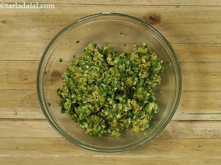 स्टेप 11 – बिना किसी पानी के मिश्रण का उपयोग किए अच्छी तरह …